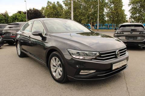 2021 Volkswagen Passat — sličica 3