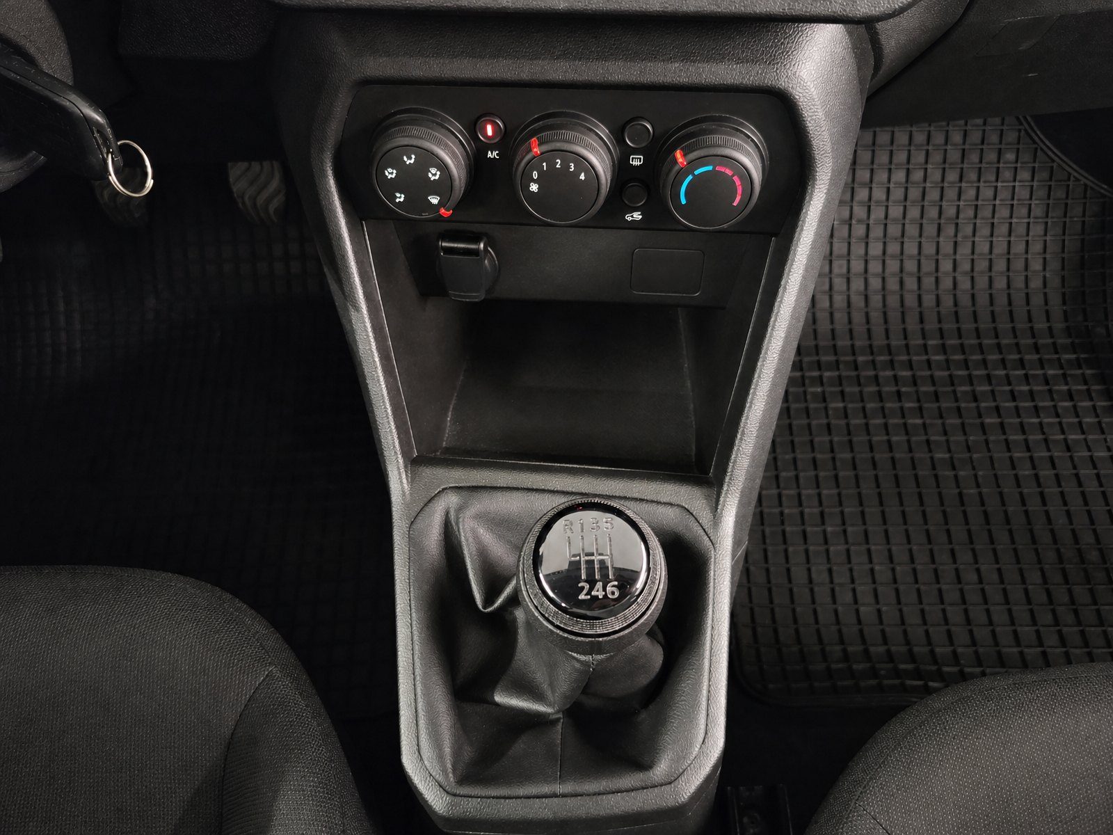 2023 Dacia Jogger — fotografija 26