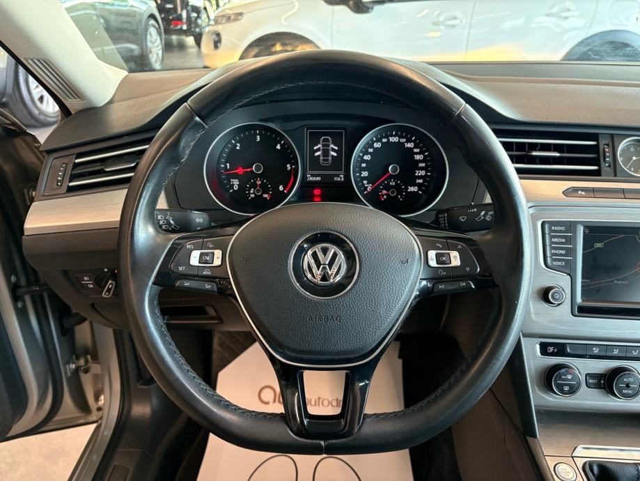 2015 Volkswagen Passat — fotografija 16