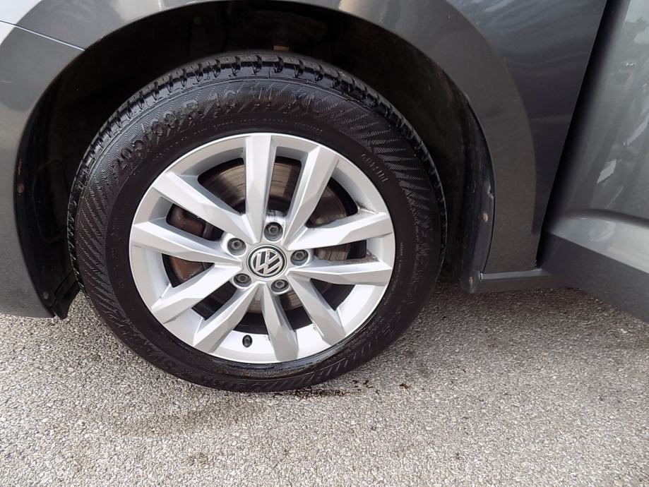 2016 Volkswagen Touran — fotografija 15