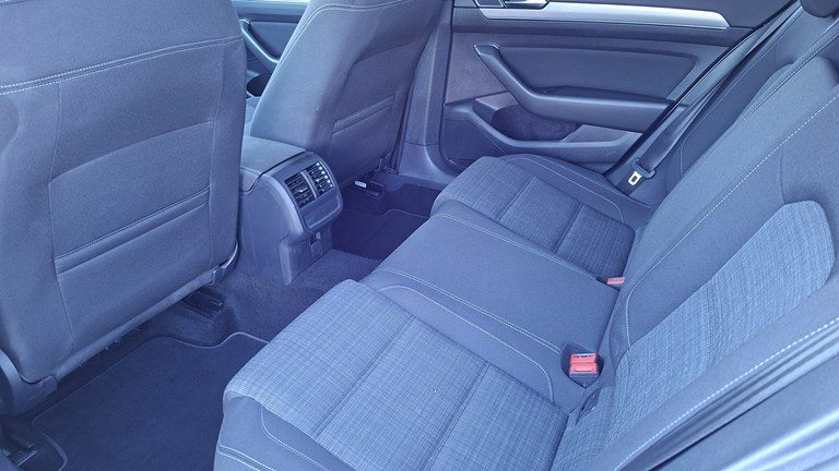 2021 Volkswagen Passat — fotografija 8