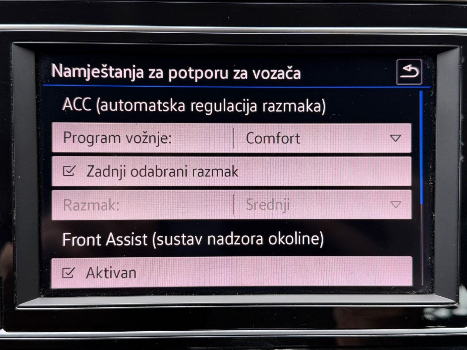 2019 Volkswagen Passat — fotografija 11