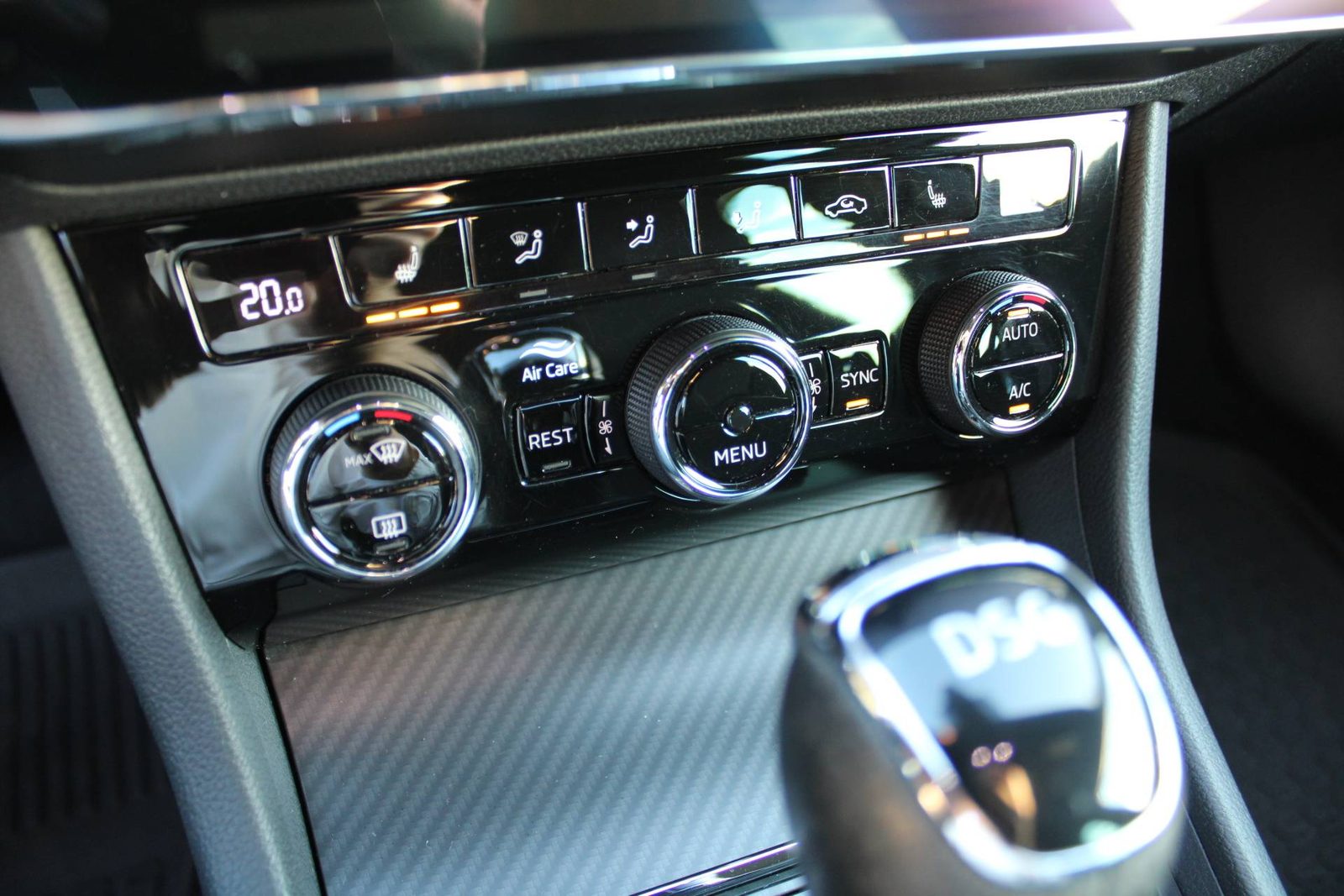 2021 Škoda Superb — fotografija 19