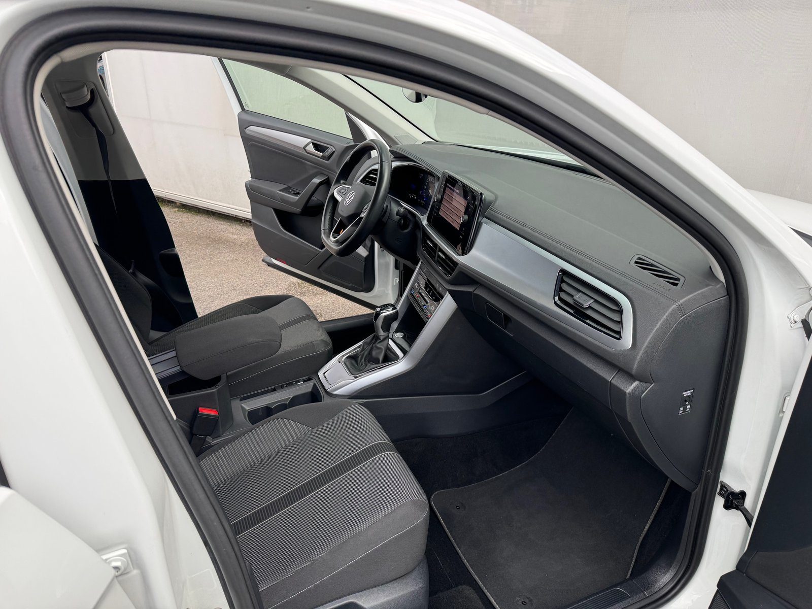 2023 Volkswagen T-Roc — fotografija 11
