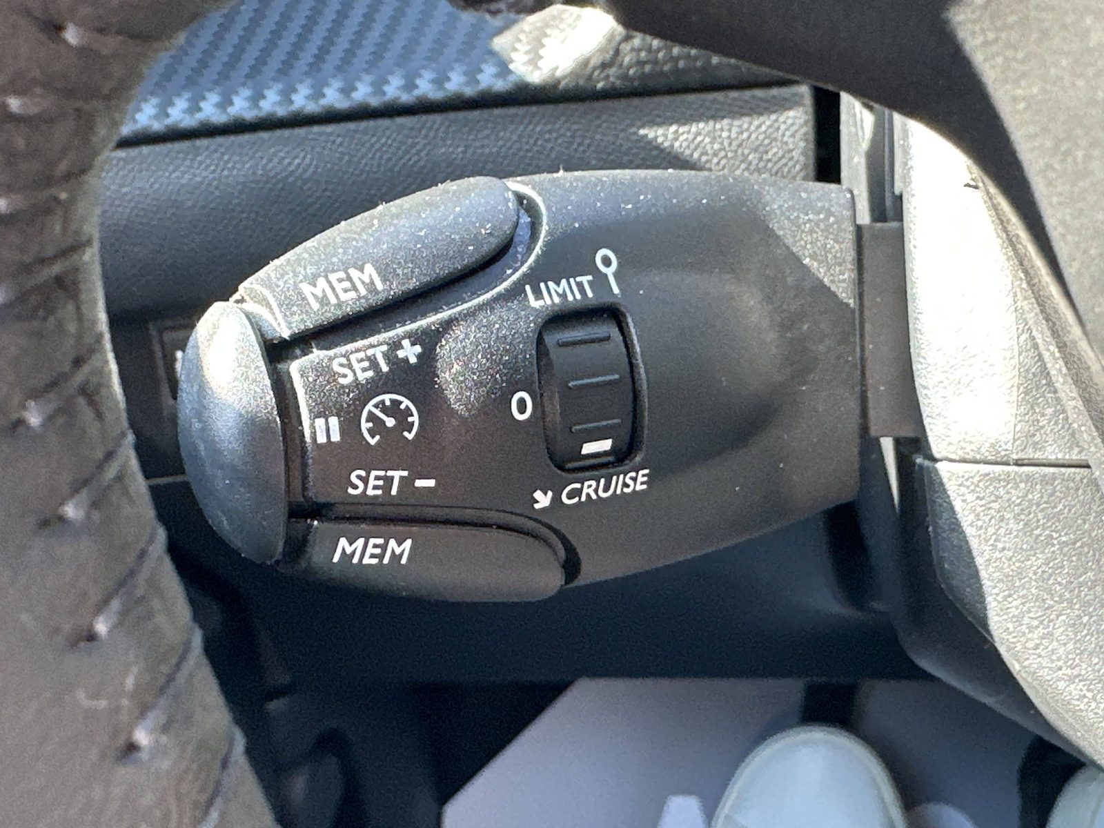 2024 Peugeot 2008 — fotografija 30