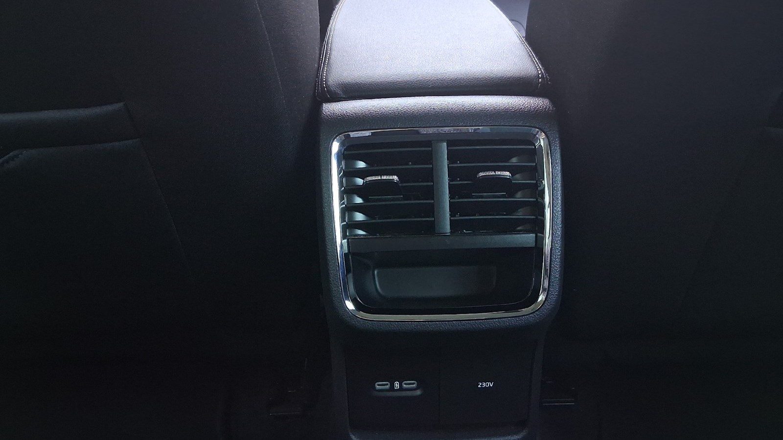 2023 Škoda Octavia — fotografija 16