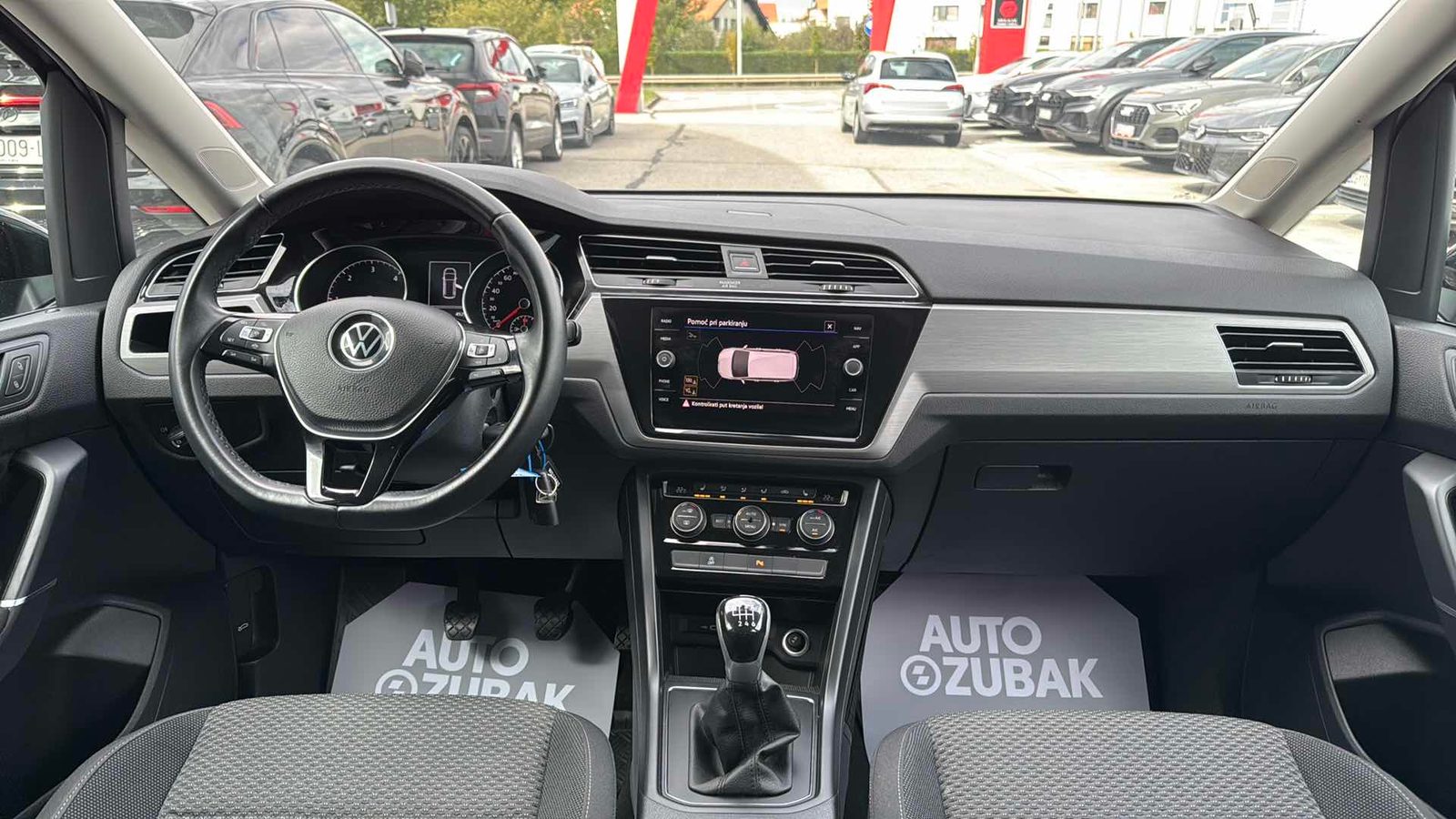2022 Volkswagen Touran — fotografija 11