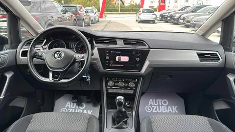 2022 Volkswagen Touran — sličica 11