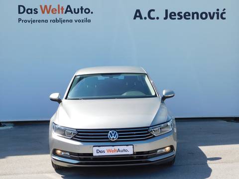 2017 Volkswagen Passat — sličica 2