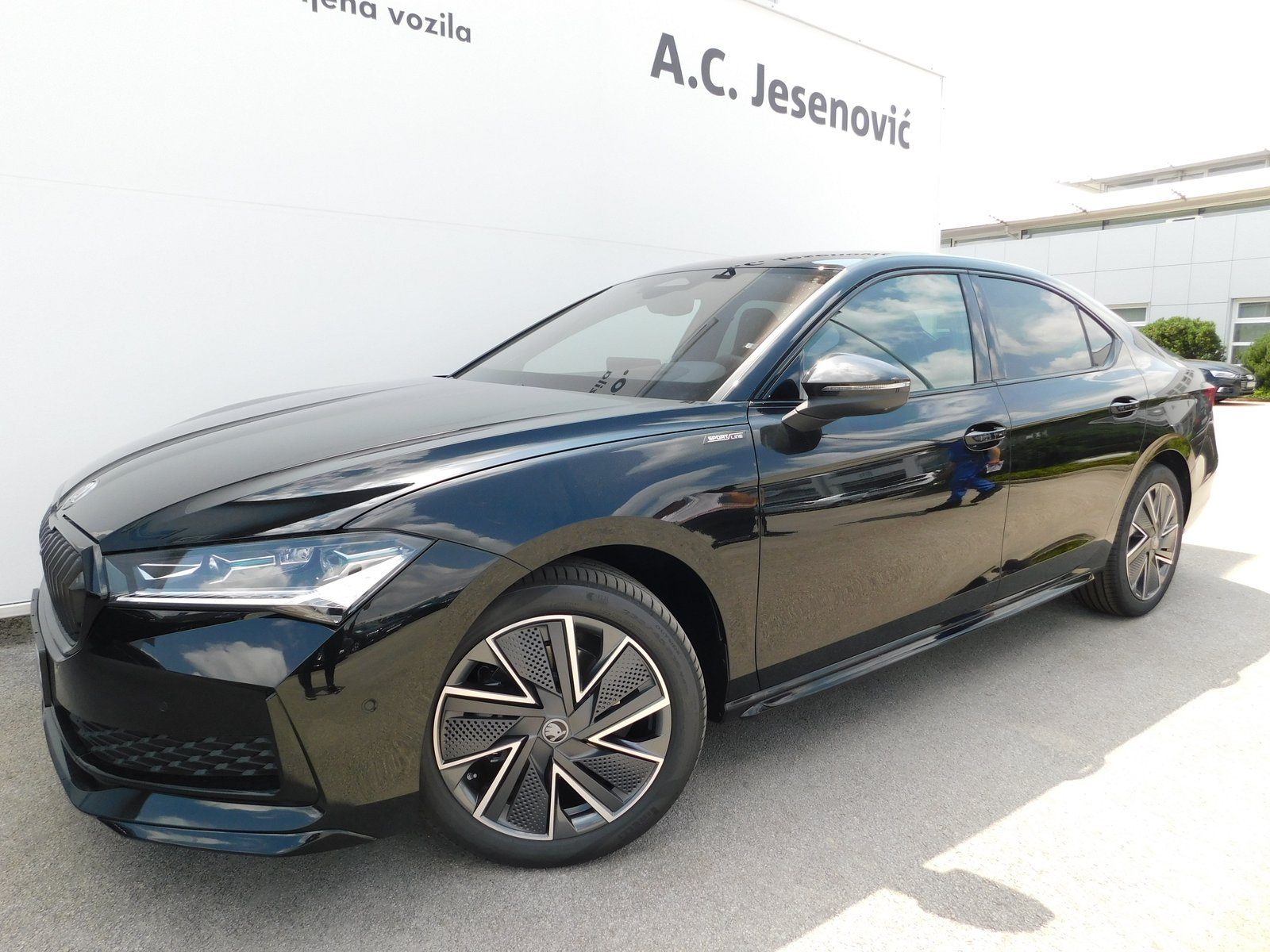 2025 Škoda Superb Sportline — fotografija 7