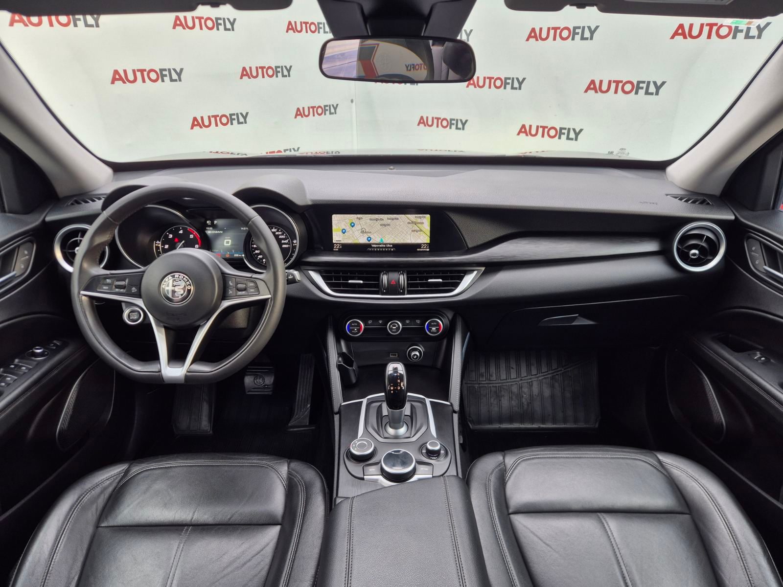 2017 Alfa Romeo Stelvio — fotografija 12