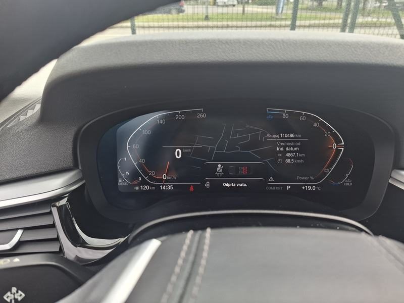 2022 BMW Serija 5 — fotografija 15