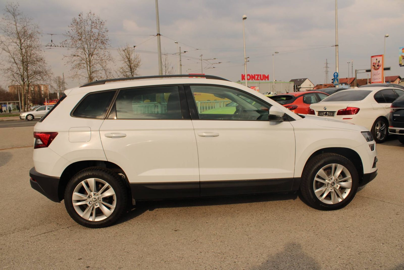 2021 Škoda Karoq — fotografija 4