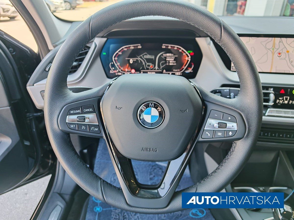 2023 BMW Serija 1 — fotografija 15