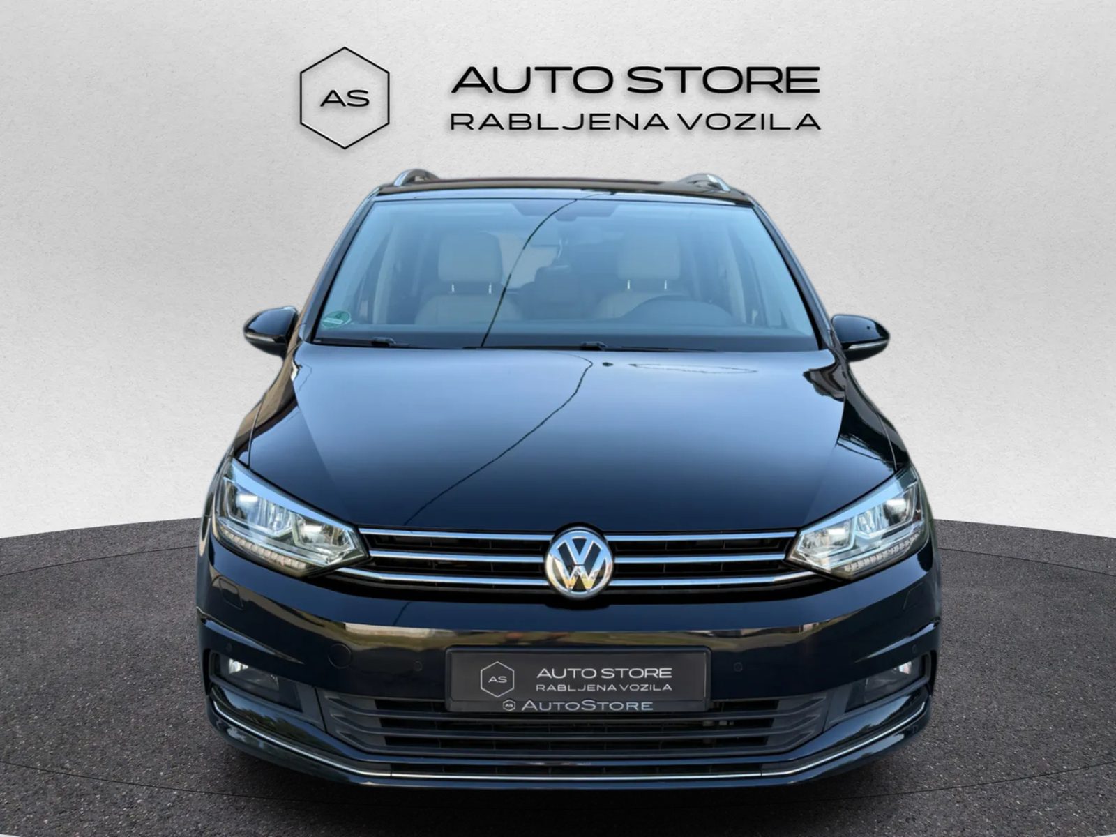 2018 Volkswagen Touran Highline — fotografija 15