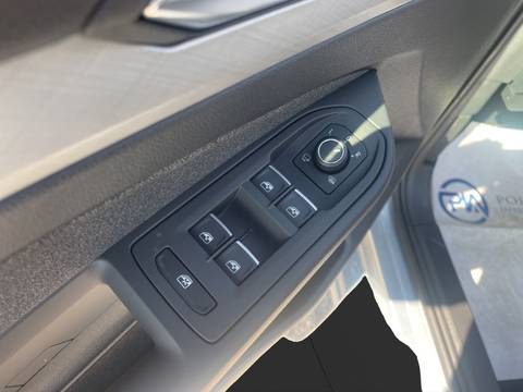 2025 Volkswagen Golf — sličica 21