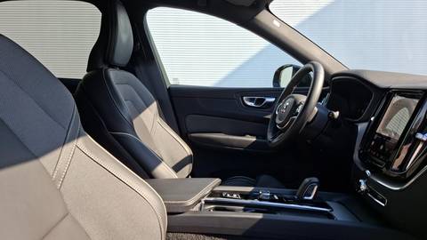 2022 Volvo XC60 — sličica 9