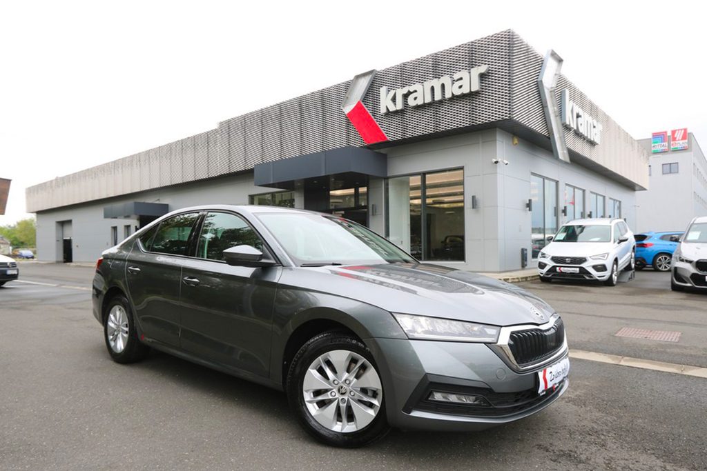 2022 Škoda Octavia — fotografija 12