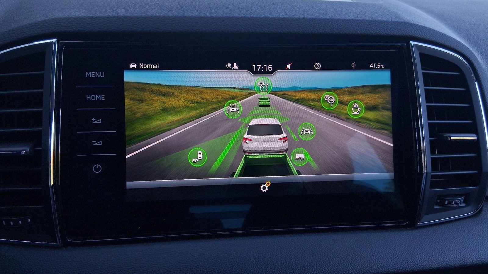 2021 Škoda Karoq — fotografija 25