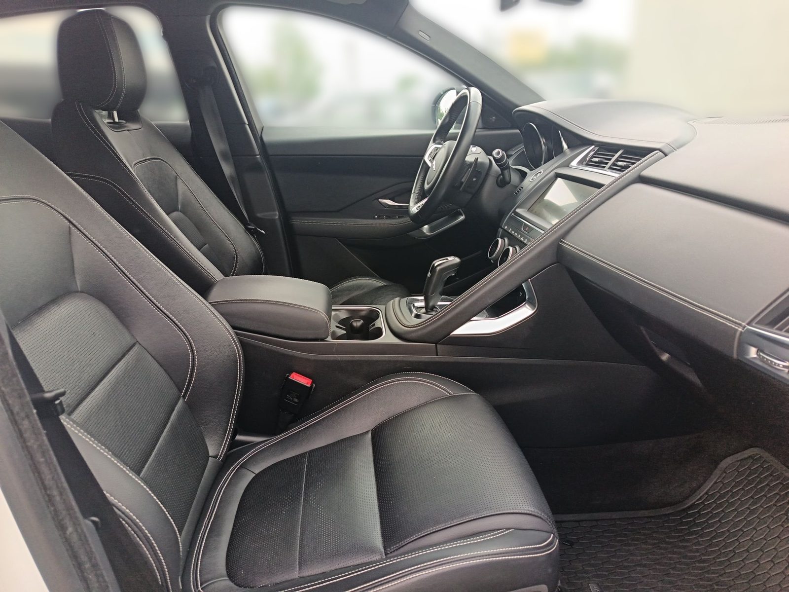 2020 Jaguar E-Pace — fotografija 24
