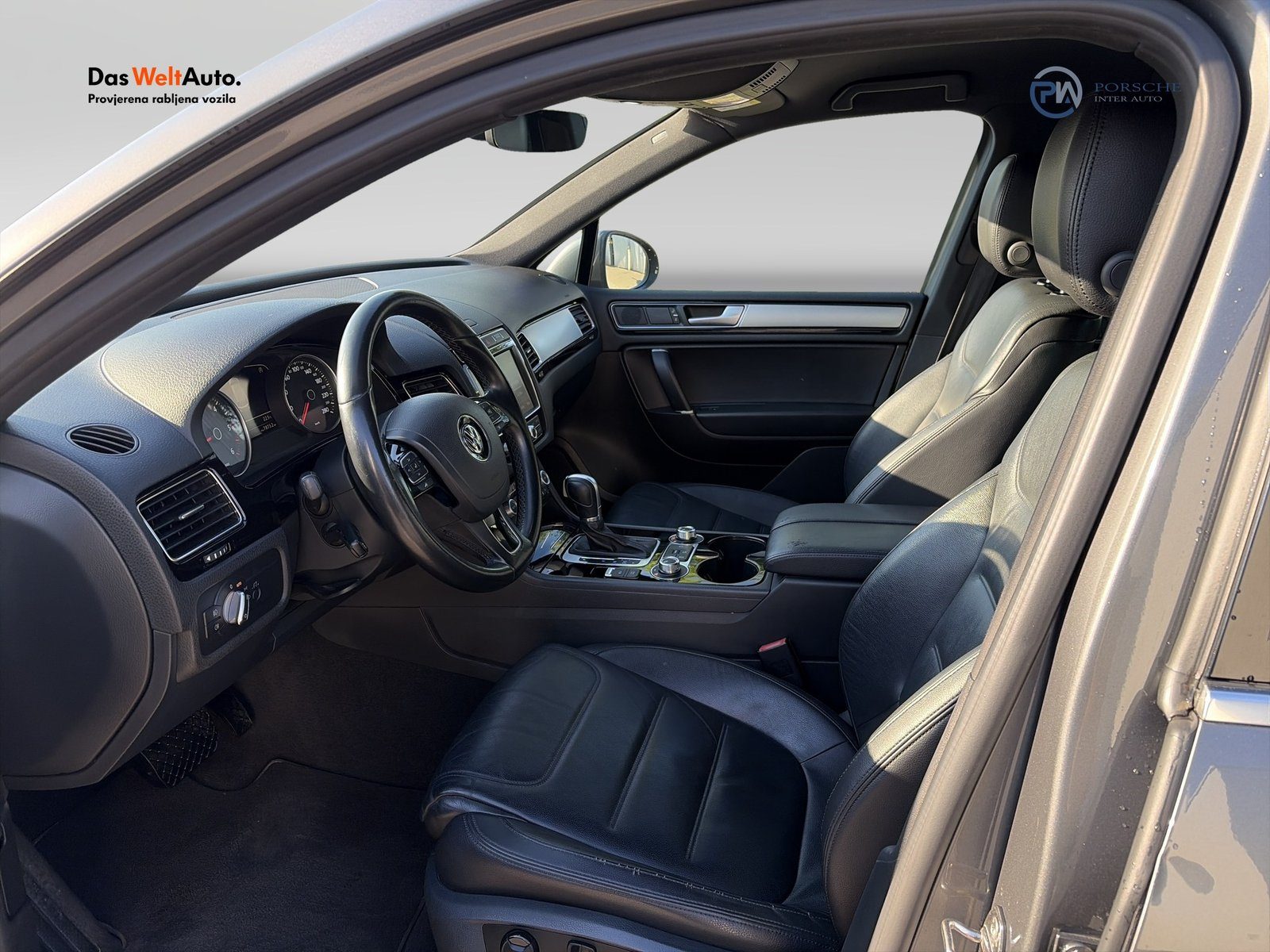 2016 Volkswagen Touareg R-Line — fotografija 9