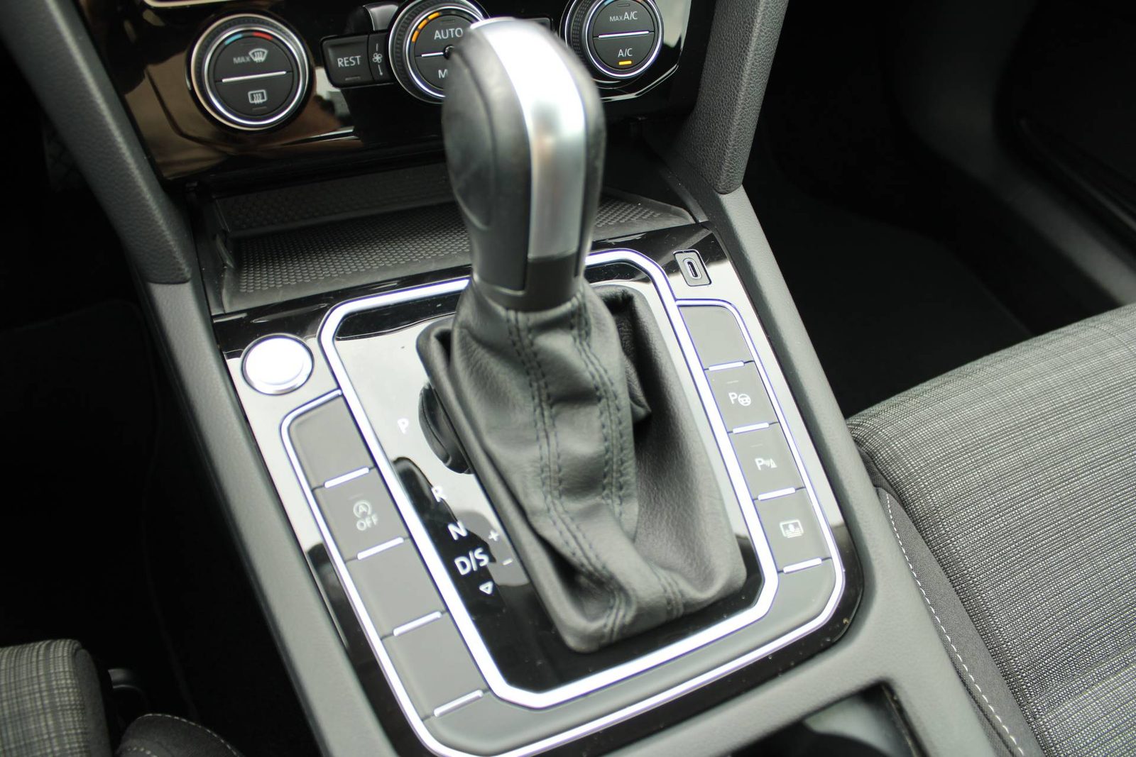 2021 Volkswagen Passat — fotografija 18