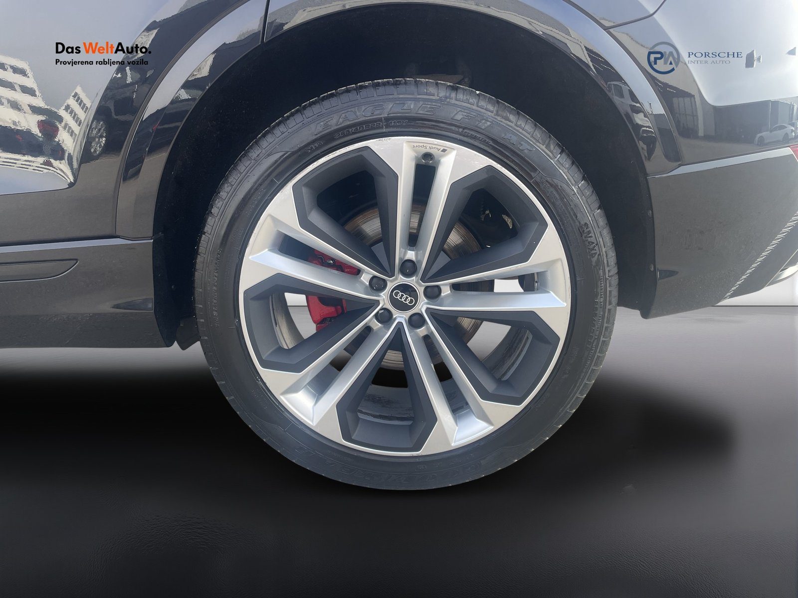 2020 Audi Q8 S line — fotografija 20