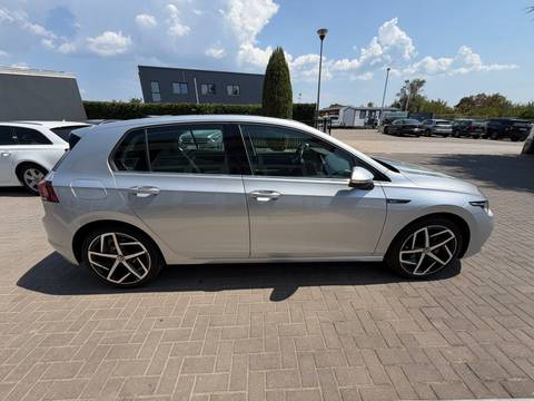 2022 Volkswagen Golf — sličica 11