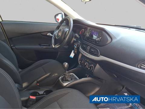 2017 Fiat Tipo — sličica 16