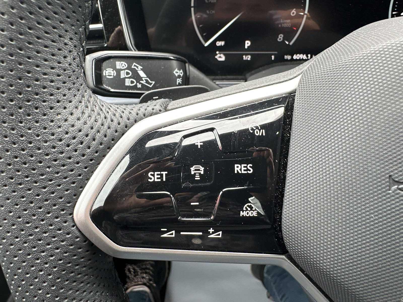 2024 Volkswagen Touareg — fotografija 25