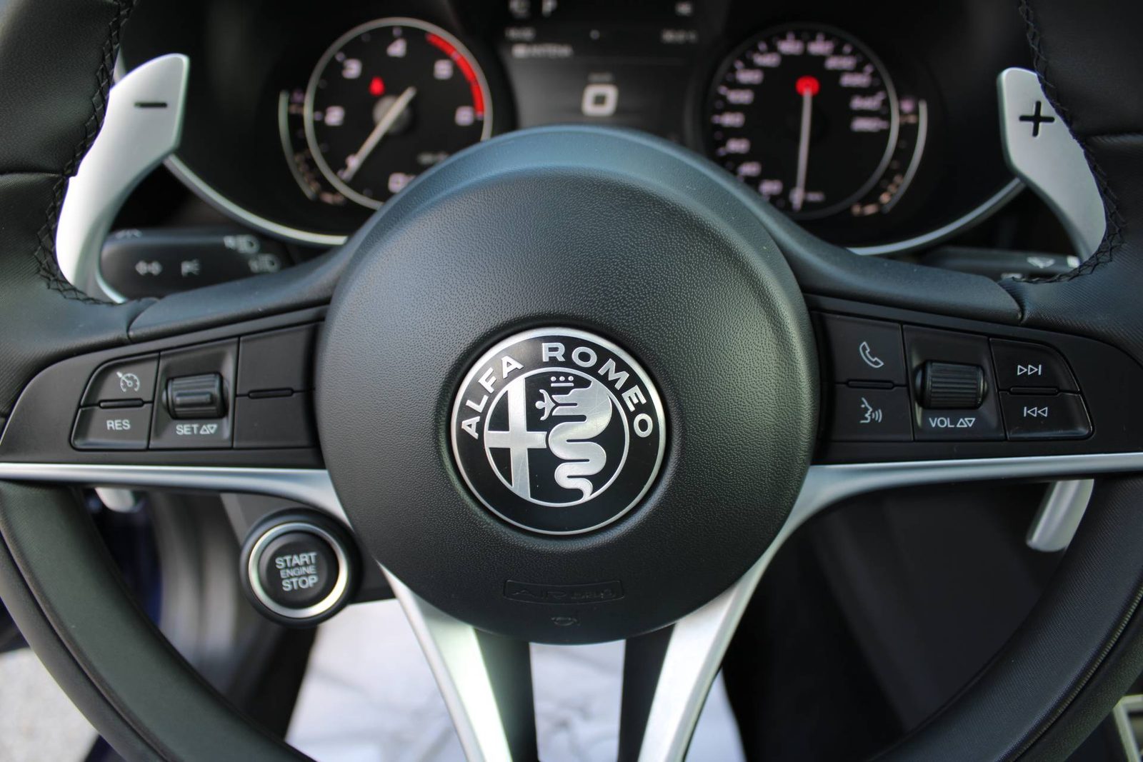 2018 Alfa Romeo Giulia — fotografija 17