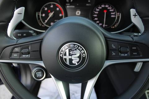 2018 Alfa Romeo Giulia — sličica 17