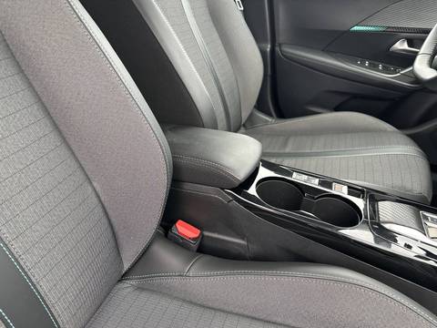 2022 Peugeot 2008 — sličica 23