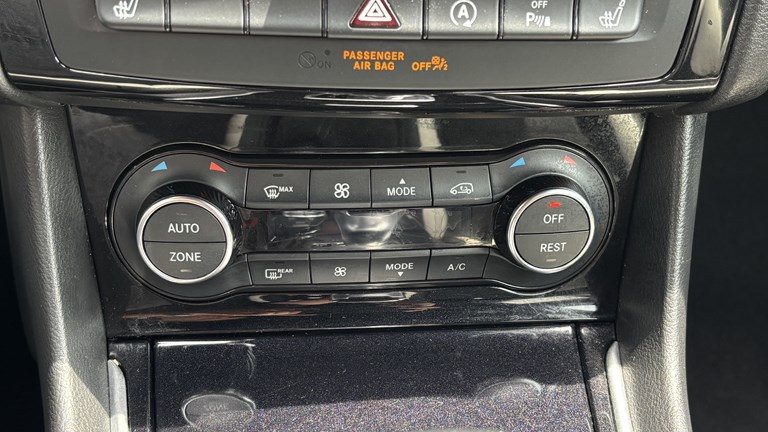 2017 Infiniti Q30 — fotografija 12
