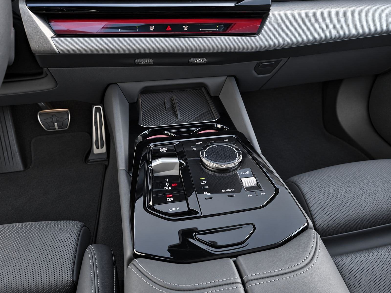 2025 BMW Serija 5 M Sport — fotografija 18