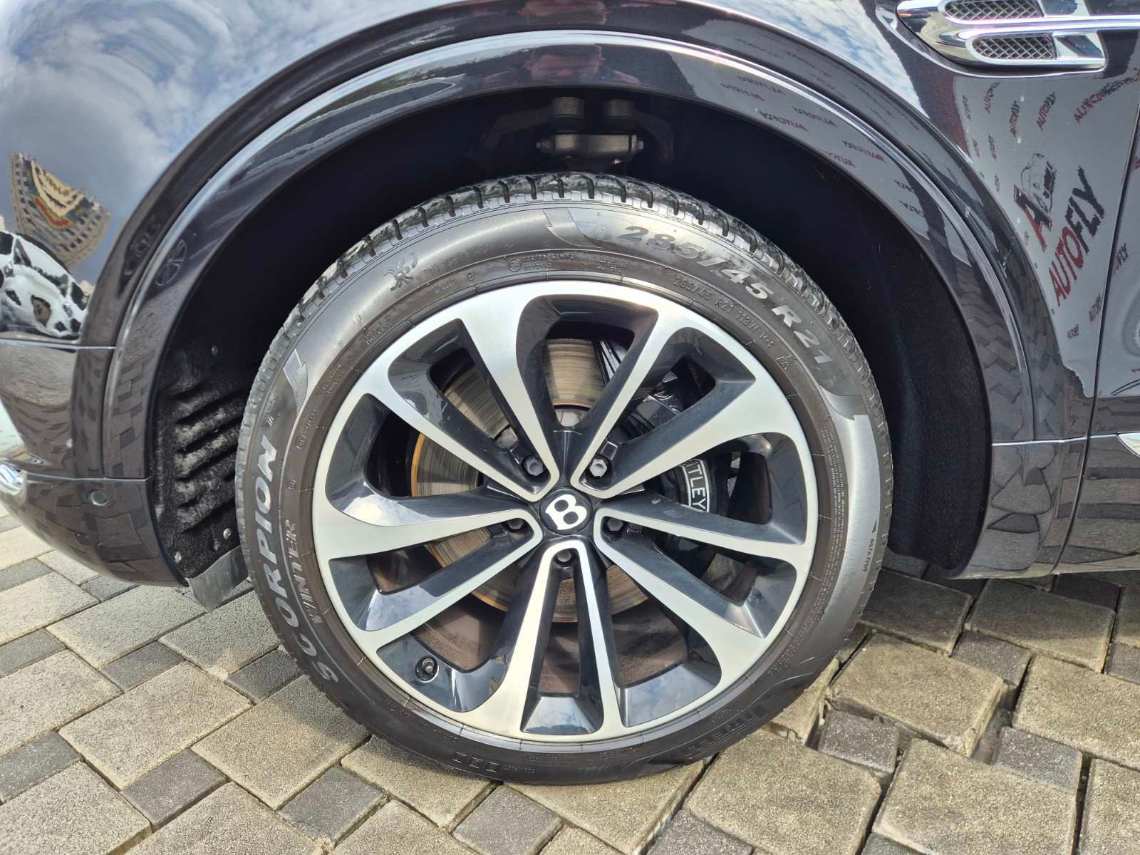 2016 Bentley Bentayga — fotografija 25