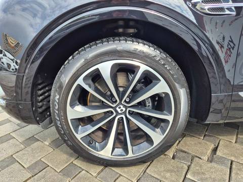 2016 Bentley Bentayga — sličica 25