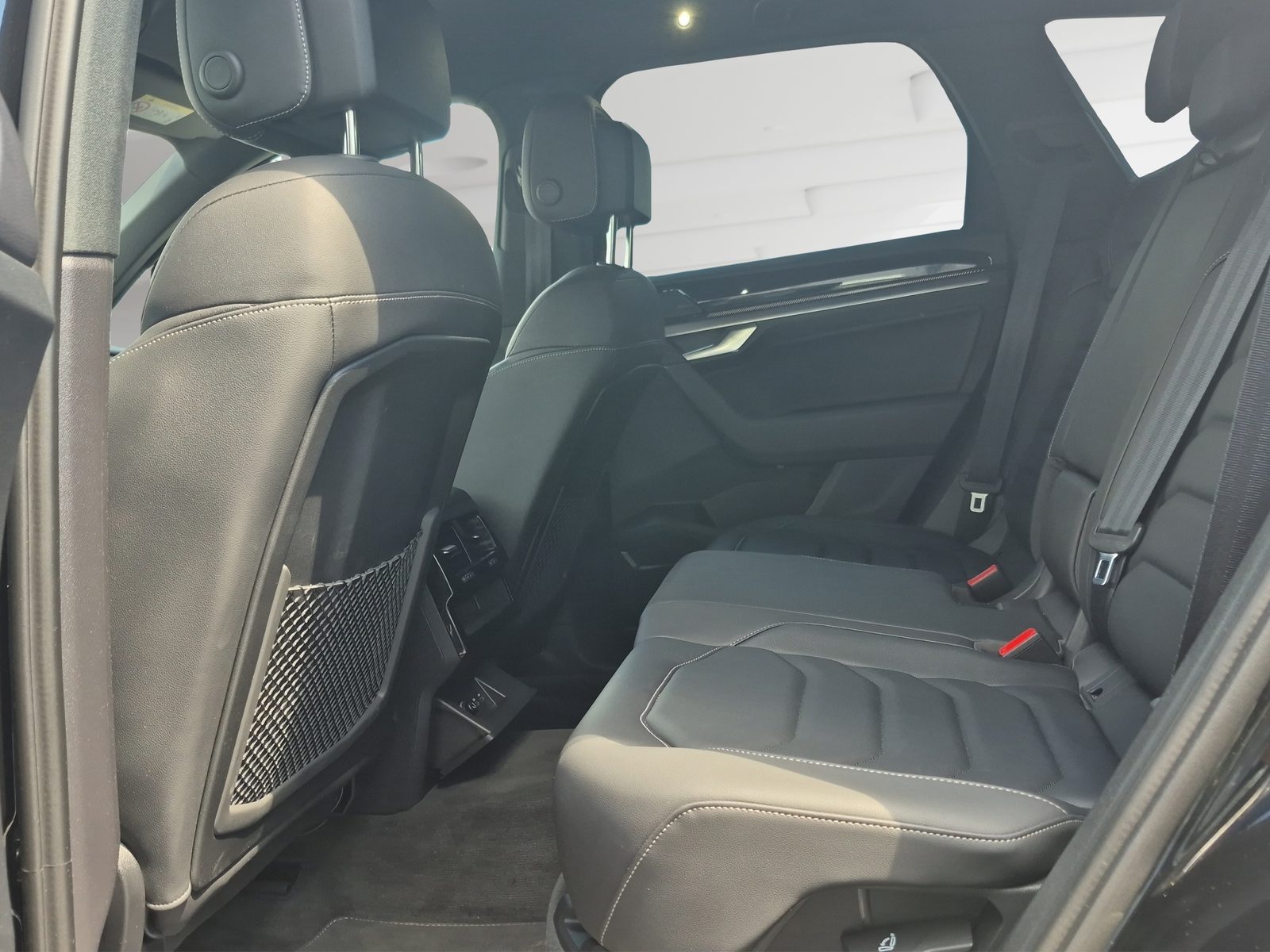 2024 Volkswagen Touareg — fotografija 13