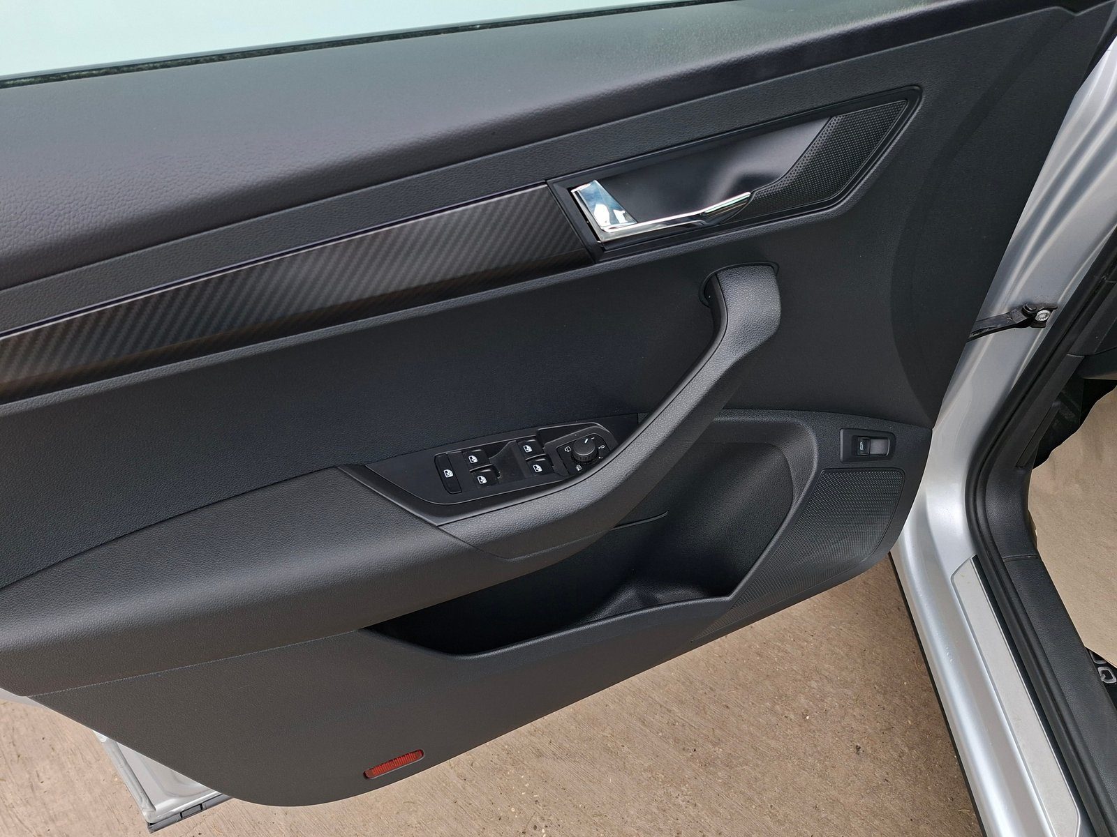 2023 Škoda Karoq — fotografija 18