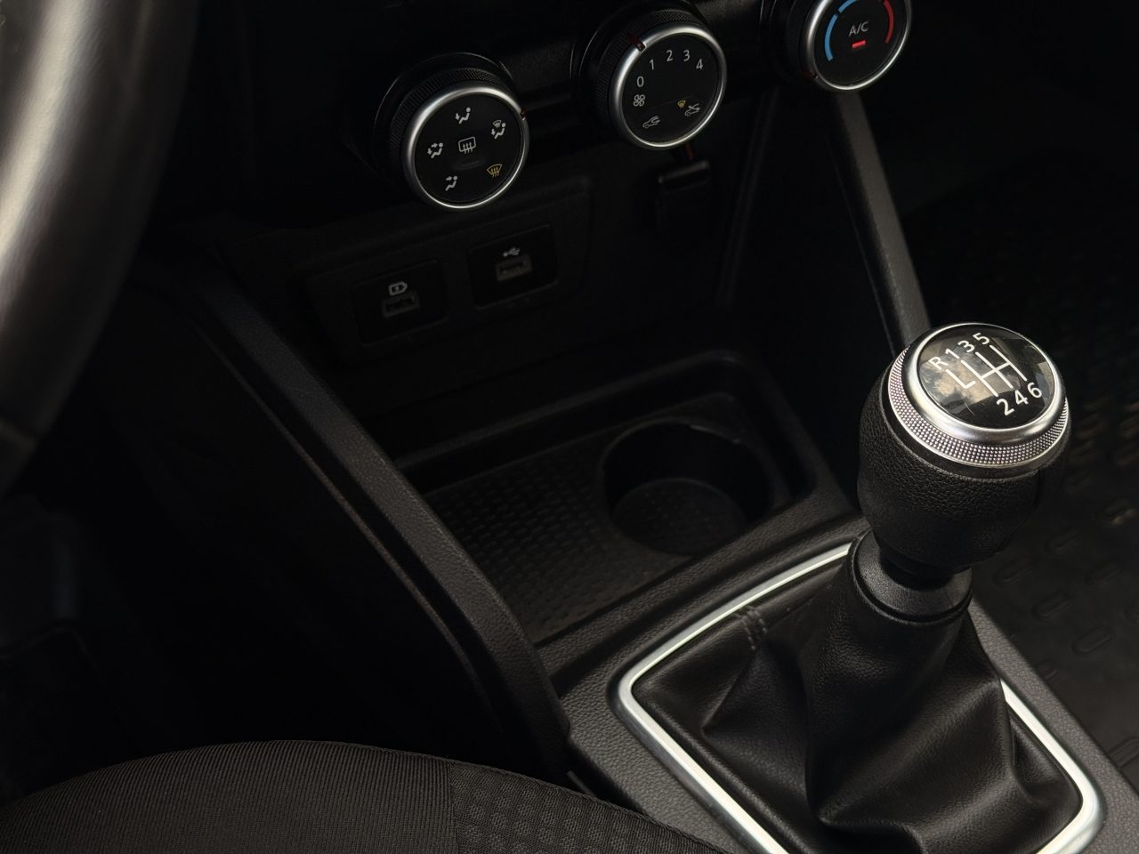 2022 Dacia Duster — fotografija 10