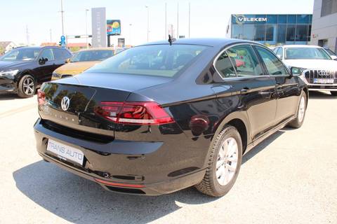 2020 Volkswagen Passat — sličica 5