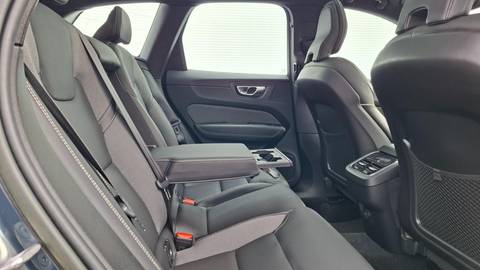 2022 Volvo XC60 — sličica 9