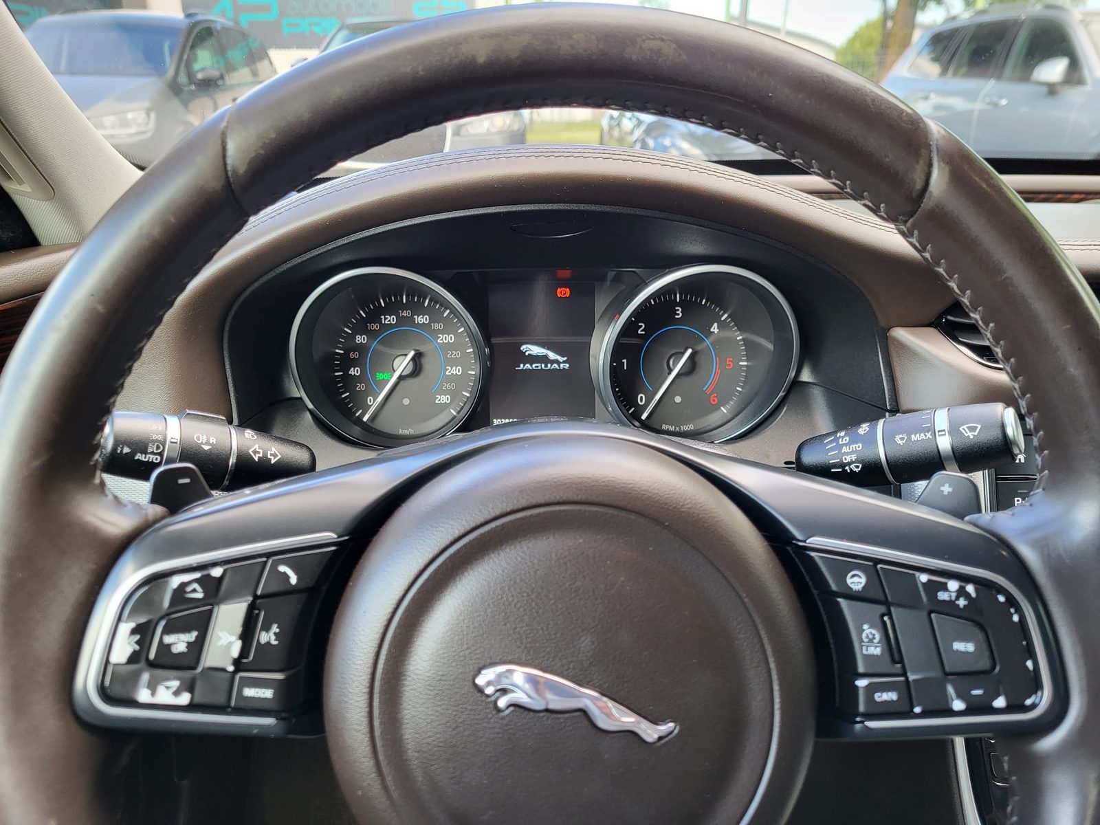 2015 Jaguar XF — fotografija 16