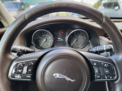 2015 Jaguar XF — sličica 16