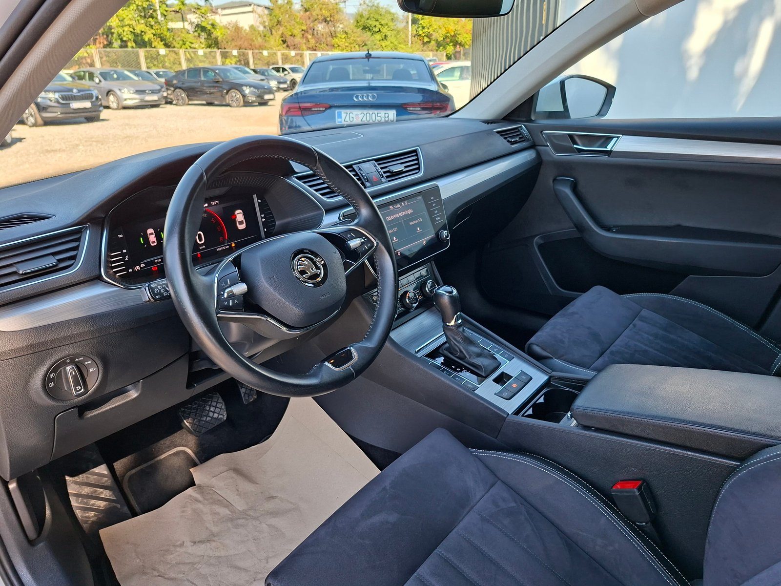 2022 Škoda Superb — fotografija 8