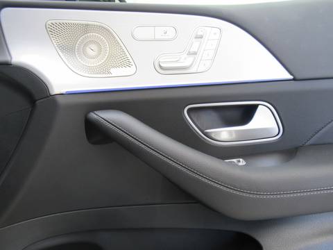 2025 Mercedes-Benz GLE — sličica 10