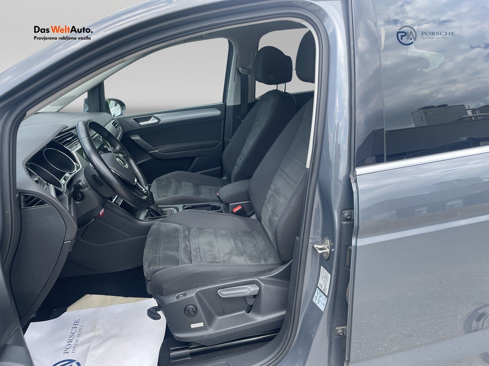 2022 Volkswagen Touran R-Line — fotografija 9