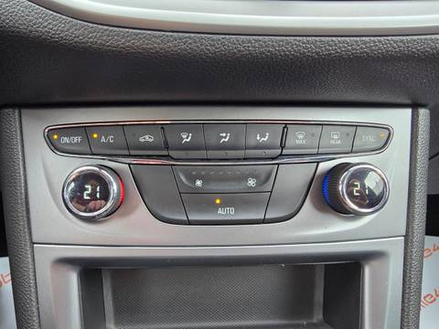 2018 Opel Astra — sličica 13