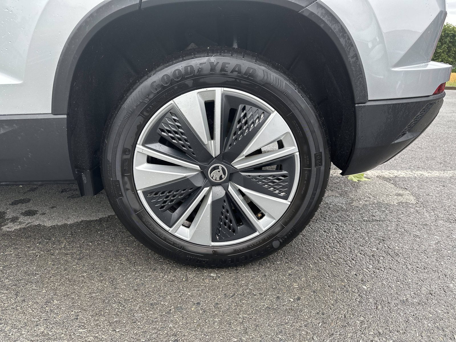 2023 Škoda Karoq — fotografija 17