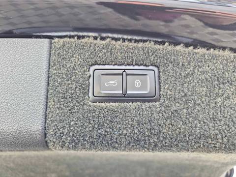 2016 Bentley Bentayga — sličica 23